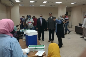 Benha University's Vice President for Education and Students Affairs inspects Corona vaccination at Faculty of Engineering, Shoubra